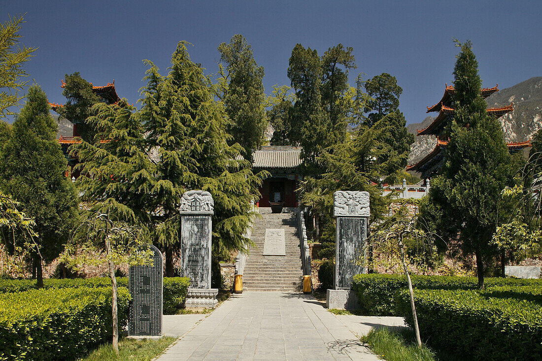 Fa Wang Buddhist monastery main entrance through the garden, Taoist Buddhist mountain, Song Shan, Henan province, China, Asia