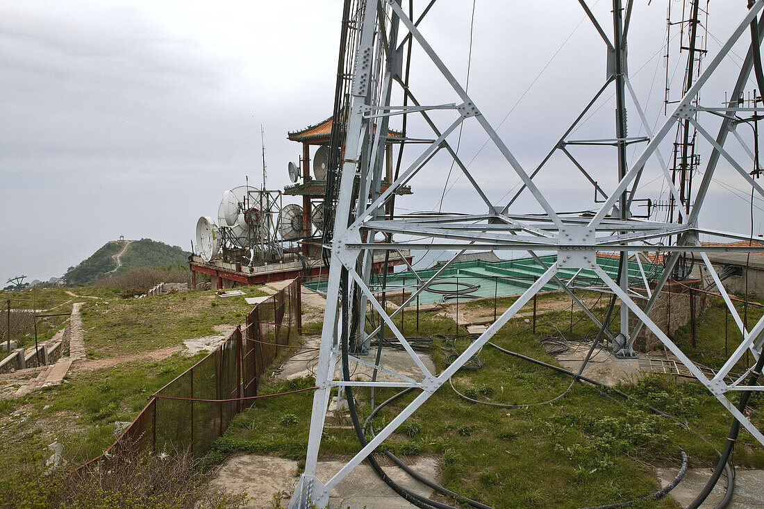 Comminications tower and disused satellite dishes, a blight on the summit of Mount Tai, Tai Shan, Shandong province, World Heritage, UNESCO, China