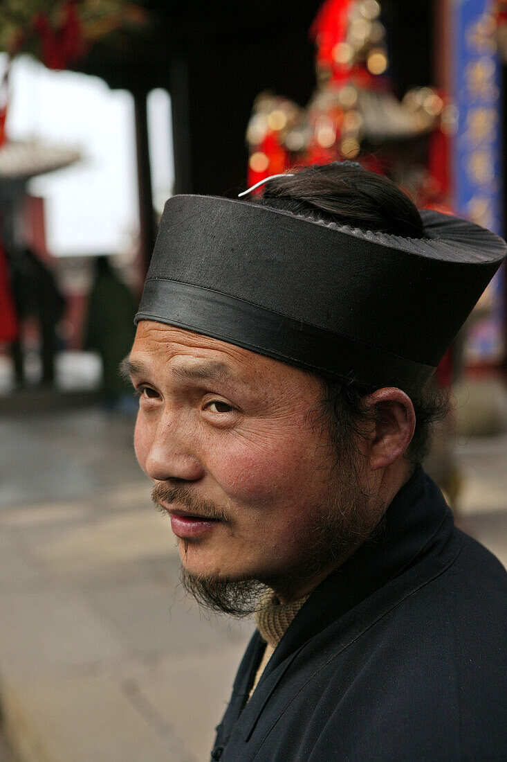 Taoist monk and his cap with opening for his long hair, Azure Cloud Temple, Tai Shan, Shandong province, Taishan, Mount Tai, World Heritage, UNESCO, China, Asia