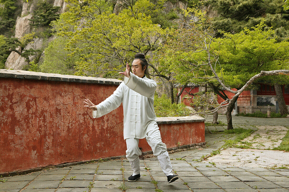Taoist monk in Tai Chi pose, Tai Shan, Shandong province, Taishan, Mount Tai, World Heritage, UNESCO, China, Asia