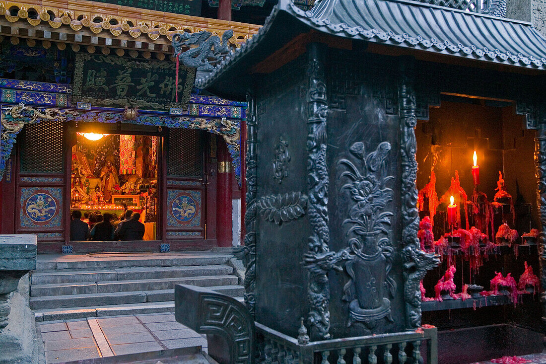 Pusa Ding Kloster, Wutai Shan ,Pusa Ding, Gipfelkloster, Gelbmützen, Morgenandacht, Wutai Shan, Taihuai Stadt, Provinz Shanxi, China, Asien