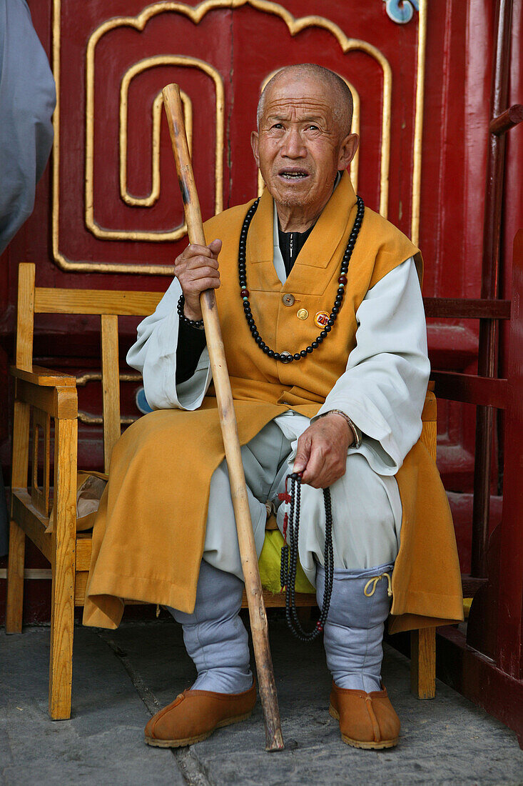 abbot of Shuxiang monastery, during birthday of Wenshu, Wutai Shan, Five Terrace Mountain, Buddhist Centre, town of Taihuai, Shanxi province, China, Asia