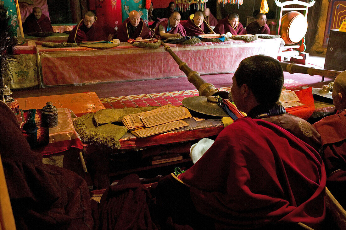 Prayer ceremony at Pusa Ding temple, yellow cap monks, Mount Wutai, Wutai Shan, Five Terrace Mountain, Buddhist Centre, town of Taihuai, Shanxi province, China