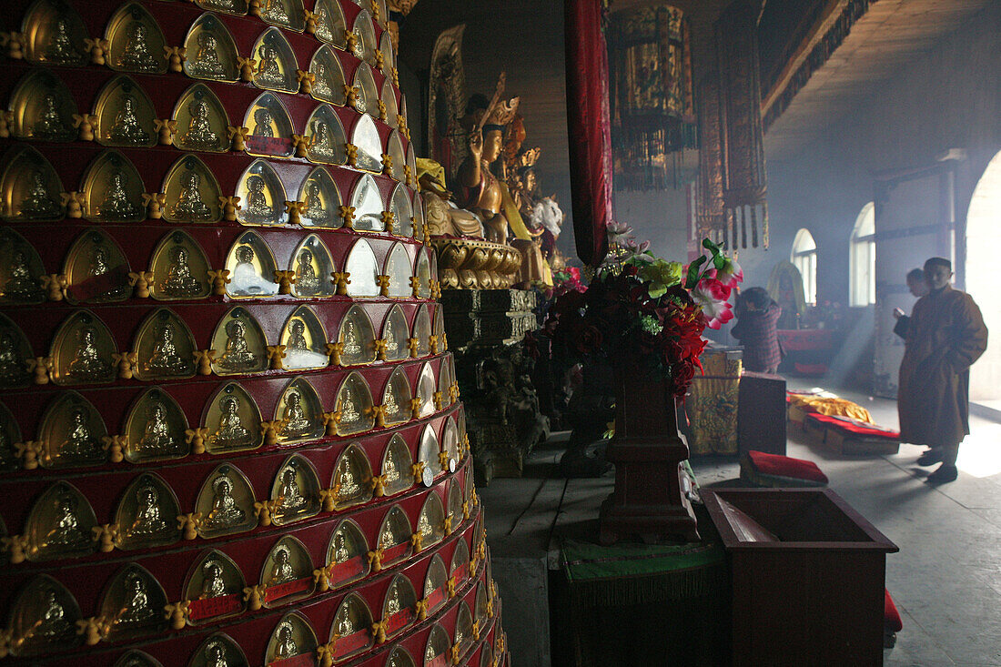 Tausend Buddhas, Opfergaben in Gipfel Tempel, Nordterrasse, Wutai Shan, Bodhisattva, Taihuai Stadt, Provinz Shanxi, China, Asien