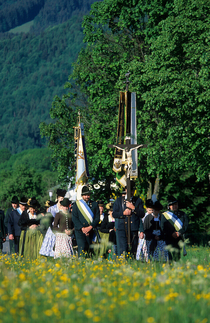 Procession in traditional dress, pilgrimage to Raiten, Schleching, Chiemgau, Upper Bavaria, Bavaria, Germany