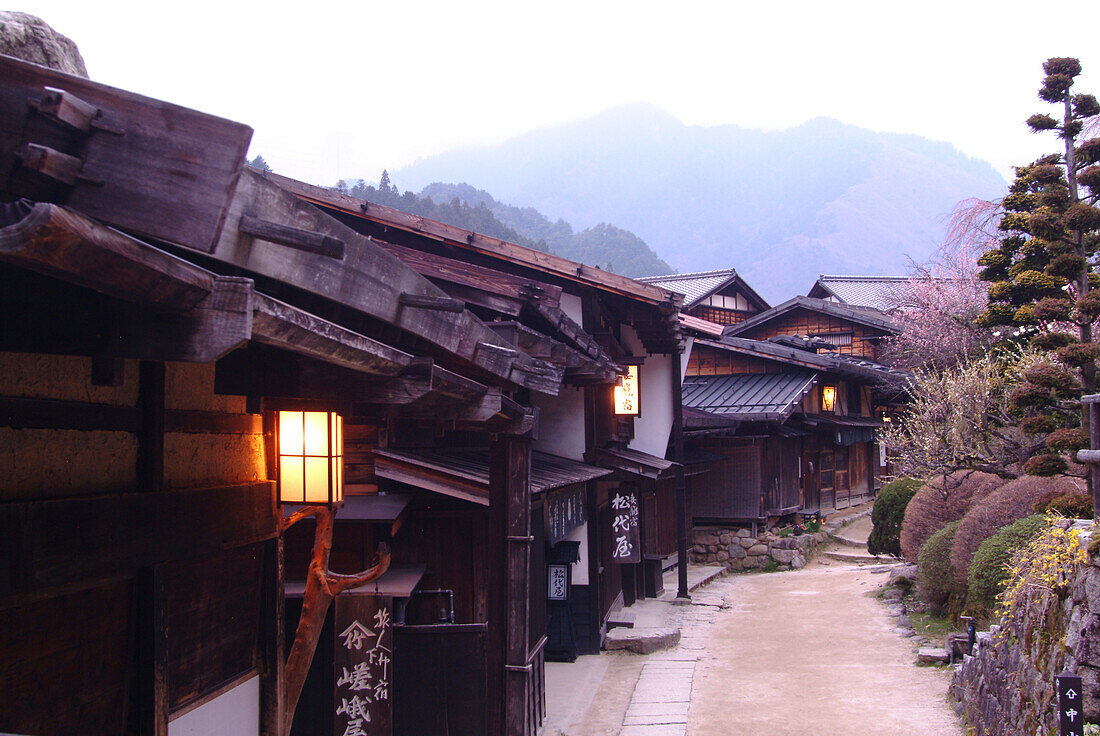 Straße in Tsumago, Kiso Tal, Nagano-ken, Japan