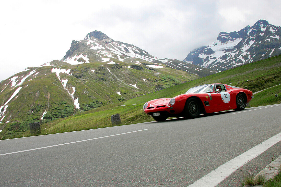 Silvretta Classic Rallye Montafon, 08.07.2004, Silvretta hochalpenstrasse. Bizzarini 5300 Stradale, 5,4l-V8, 365 PS, Bj. 1966