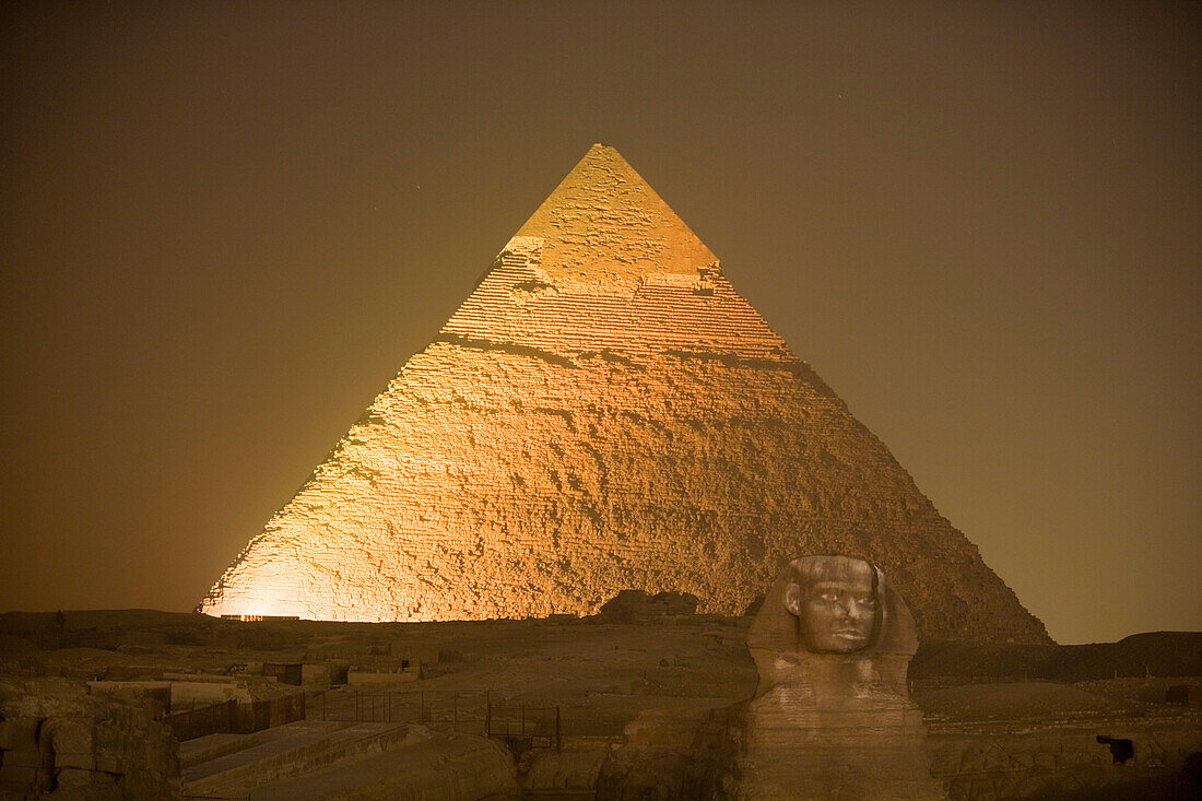 Licht und Ton Show bei den Pyramiden von Gizeh, die Sphinx und die Chephren Pyramide, Kairo, Ägypten