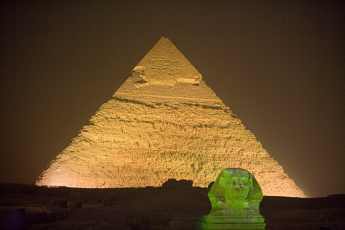 Licht und Ton Show bei den Pyramiden von Gizeh, die Sphinx und die Chephren Pyramide, Kairo, Ägypten