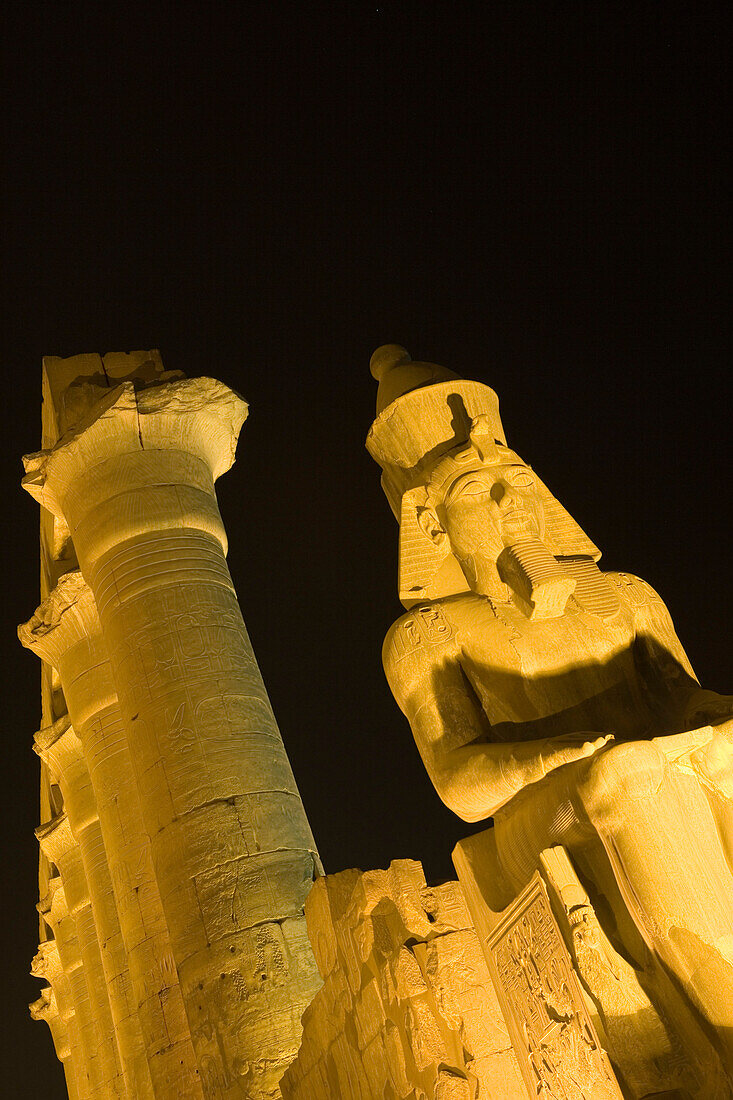 Tempel von Luxor bei Nacht, Luxor, Ägypten