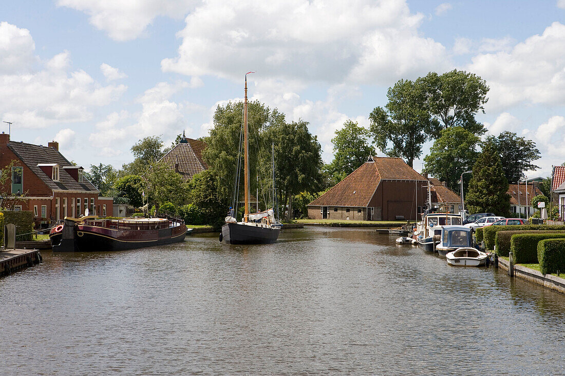 Wohnen am Wasserufer, in der Nähe von Terherne, Friesische Seen, Niederlande