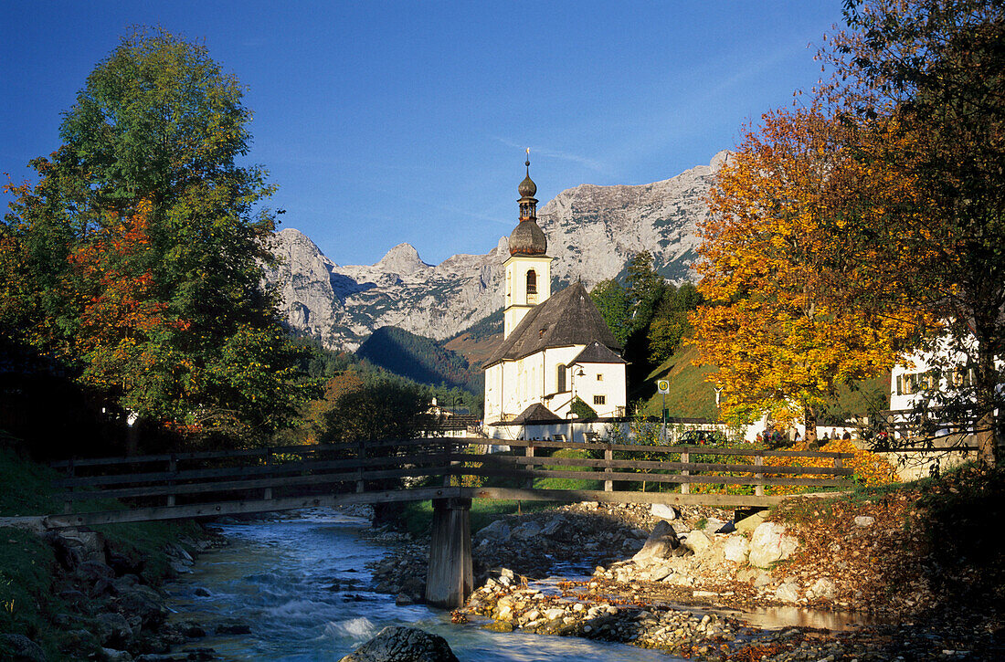 Church in Ramsau with autumn colours and view to Reiteralm, Berchtesgaden range, Upper Bavaria, Bavaria, Germany