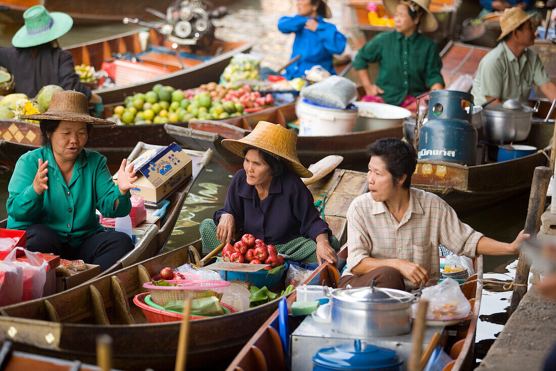 Market-women at Floating Market talking, Damnoen Saduak, near Bangkok, Ratchaburi, Thailand