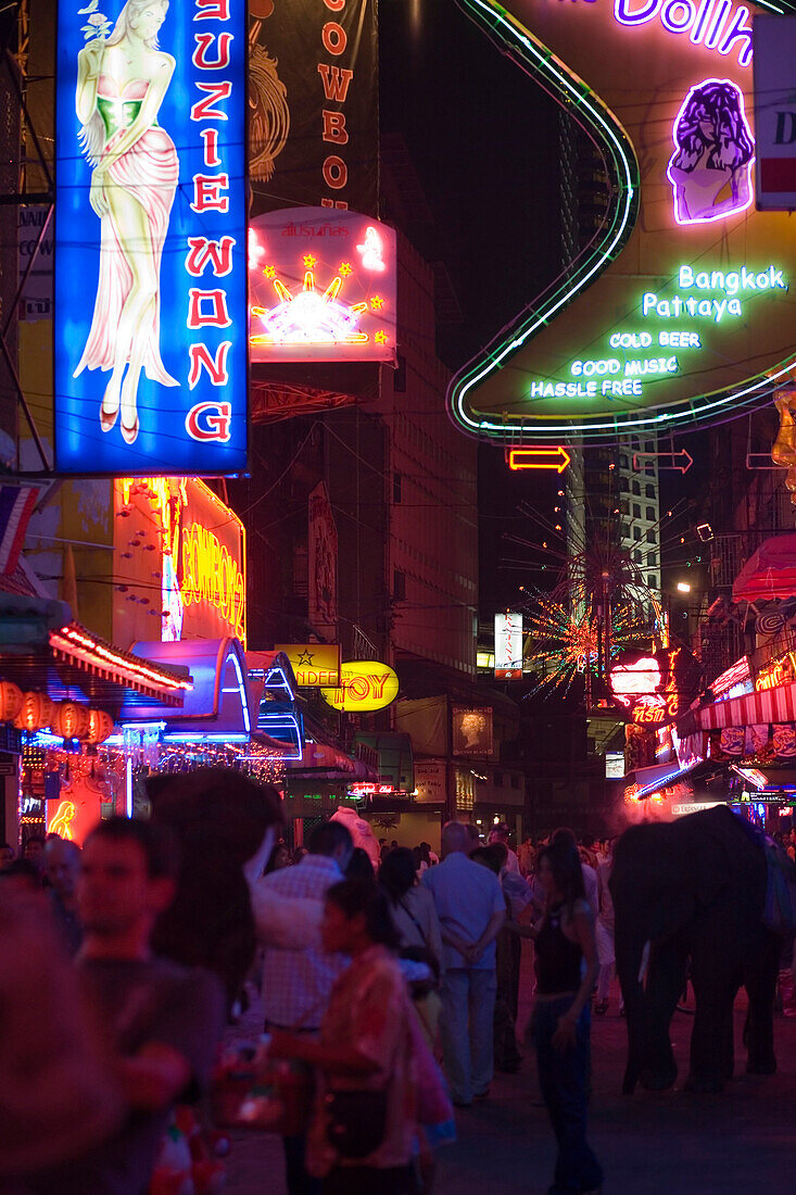 People strolling over Soi Cowboy with bars and nightclubs, red-light district, Th Sukhumvit, Bangkok, Thailand