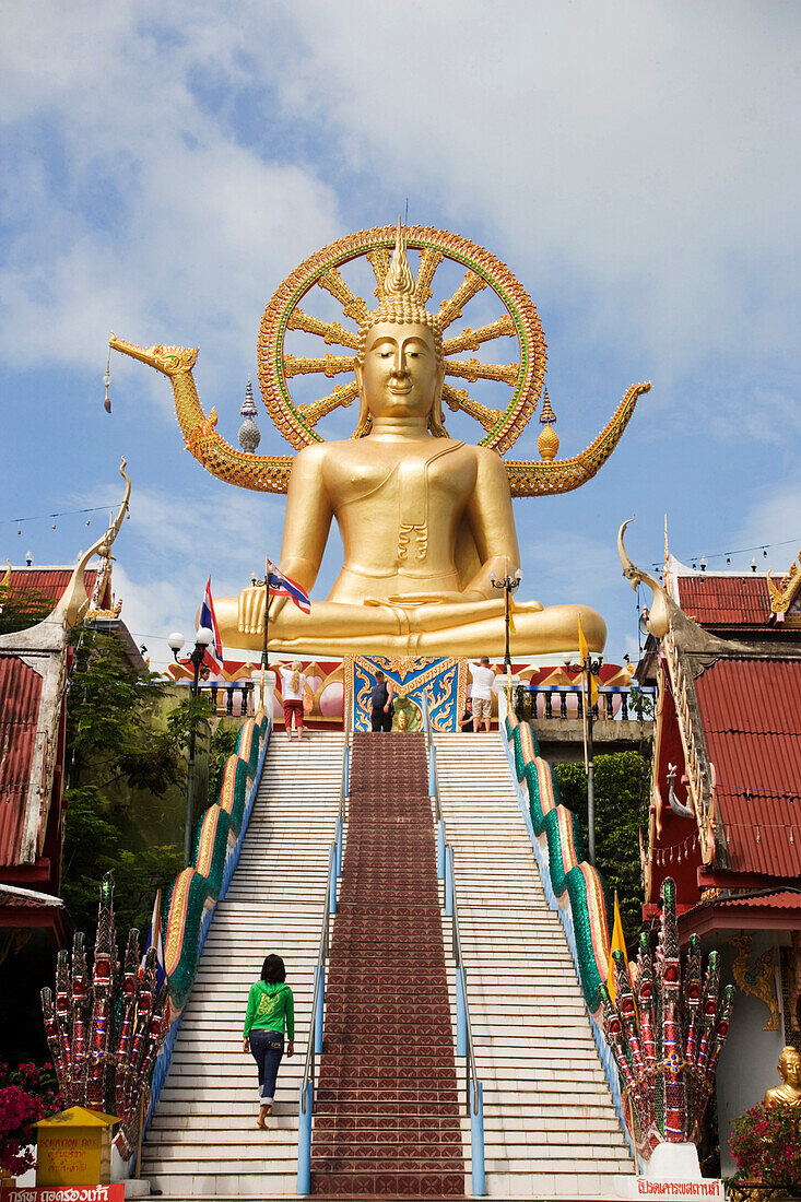 Tourists visiting gilded Big Buddha, 12 m, Wat Phra Yai, Ko Fan, Ko Samui, Thailand