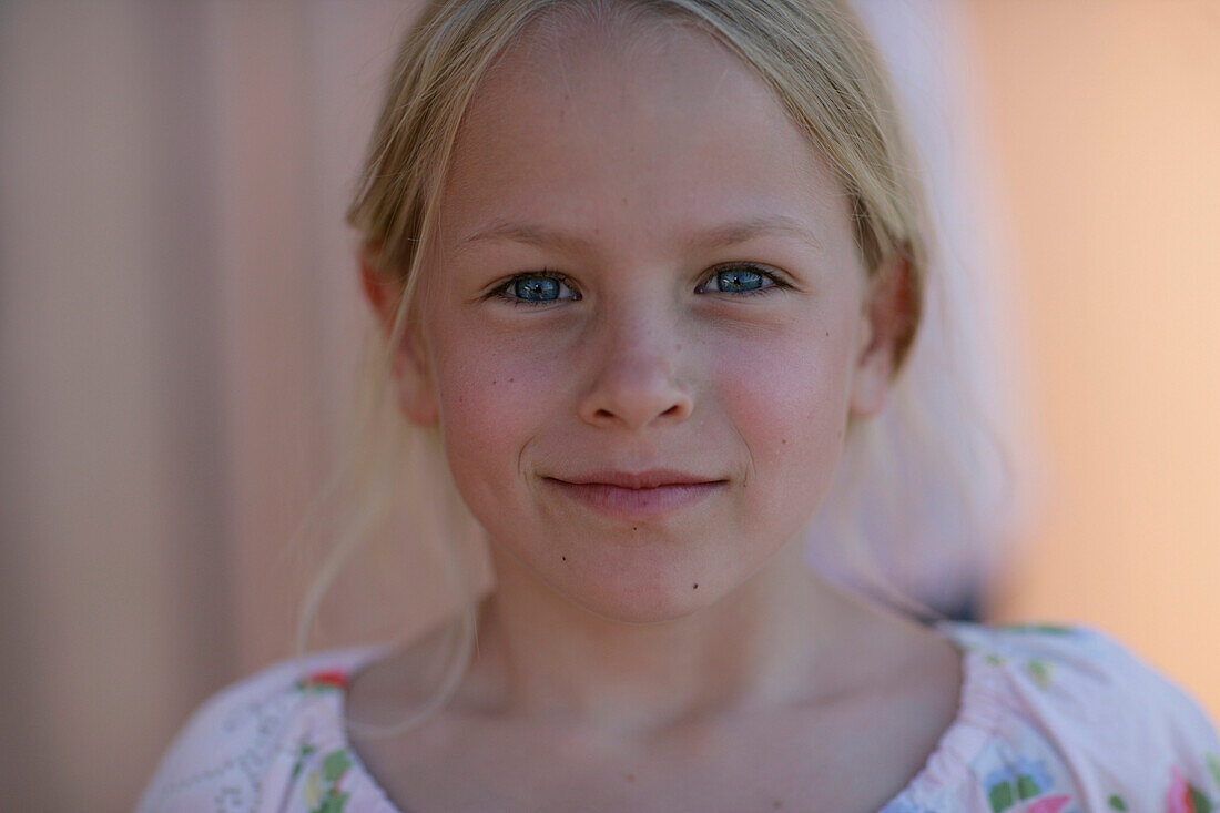 Portrait of a girl (8 years)