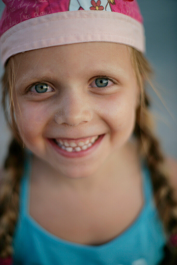 Portrait of a girl (5 years)