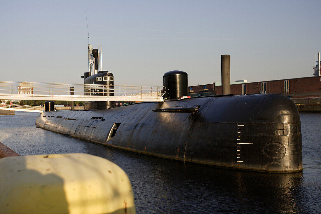 Unterseeboot U-Boot 434, das außer Dienst gestellte Spionage U-Boot 434 gehörte bis 2004 zur russischen Nordmeerflotte, jetzt dienst es im Hamburger Hafen als Museum