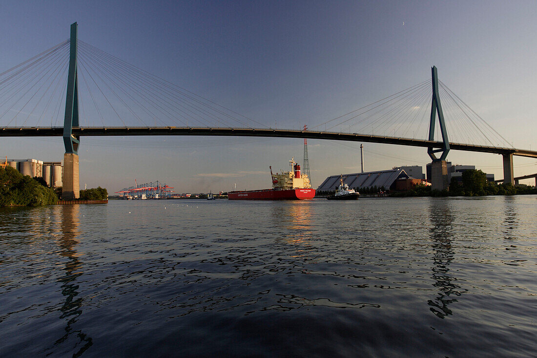 Köhlbrandbrücke, Koehlbrandbruecke, bridge crossing river Elbe, connects east and West of the port, Hamburg