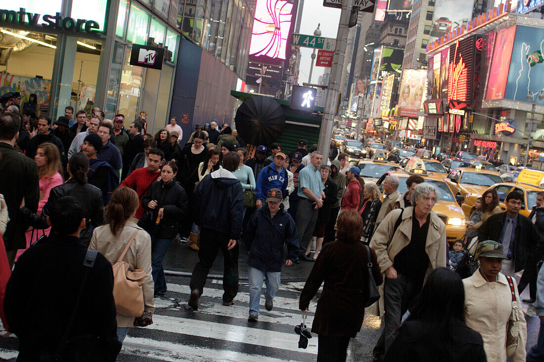 Shopping, Rush hour, Times Square, Manhattan, New York City, New York, United States of America, U.S.A.