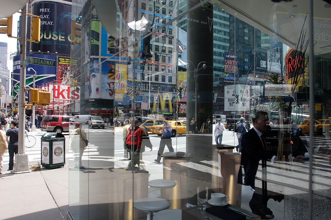 tourists, Shopping, Broadway, Manhattan, New York City, New York, United States of America, U.S.A.