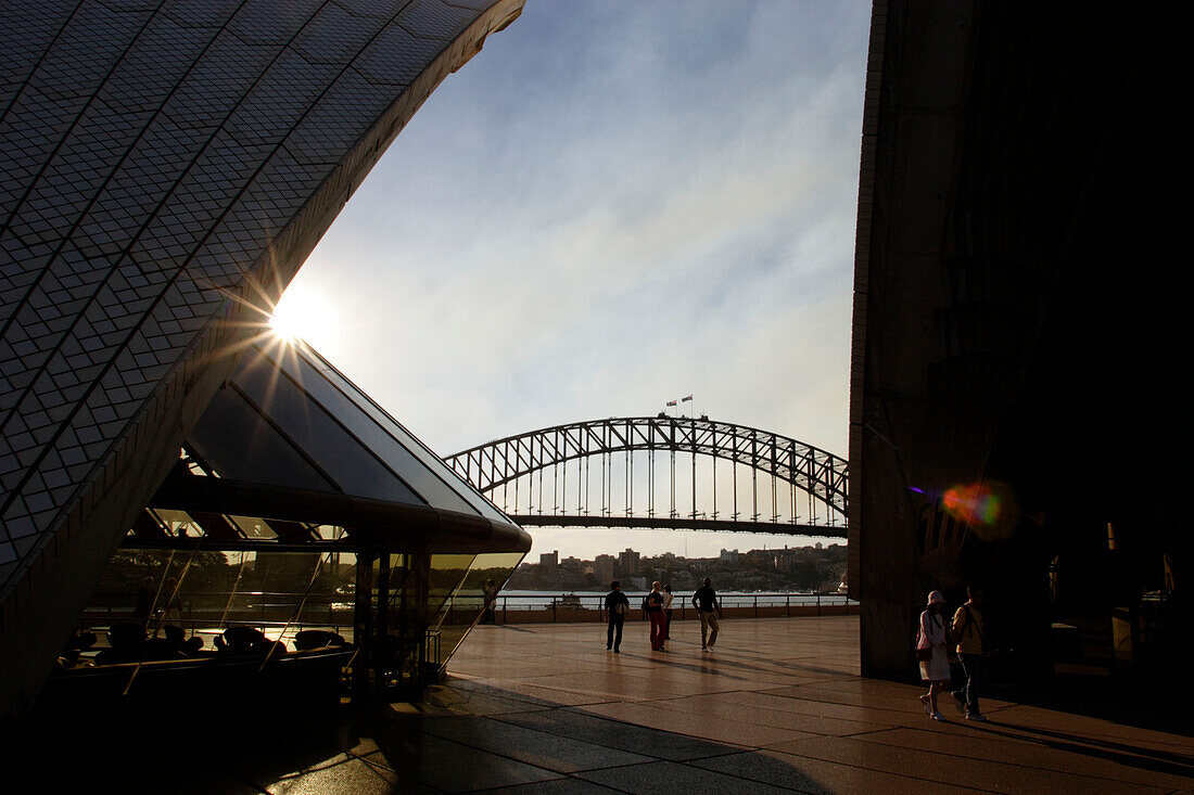 Sydney Harbour Bridge, Sydney Opera House, Bennelong point, state Capital of New South Wales, Sydney, Australia