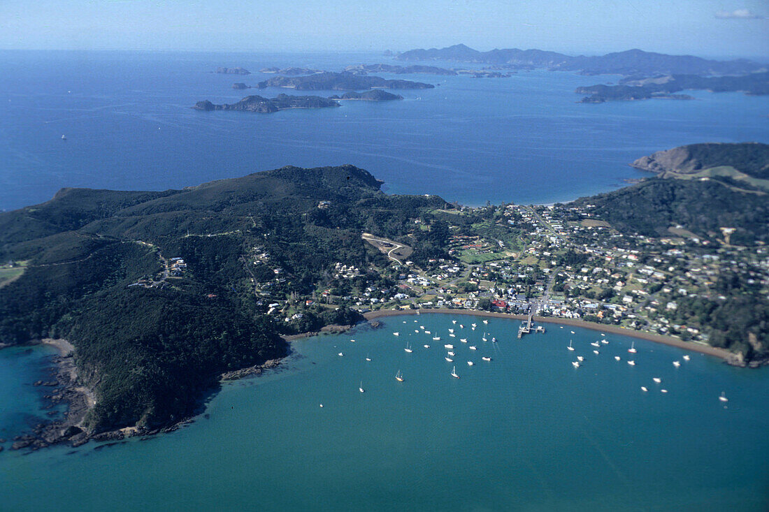 Luftaufnahme von Russell und Bucht, Bay of Islands, Nordinsel, Neuseeland