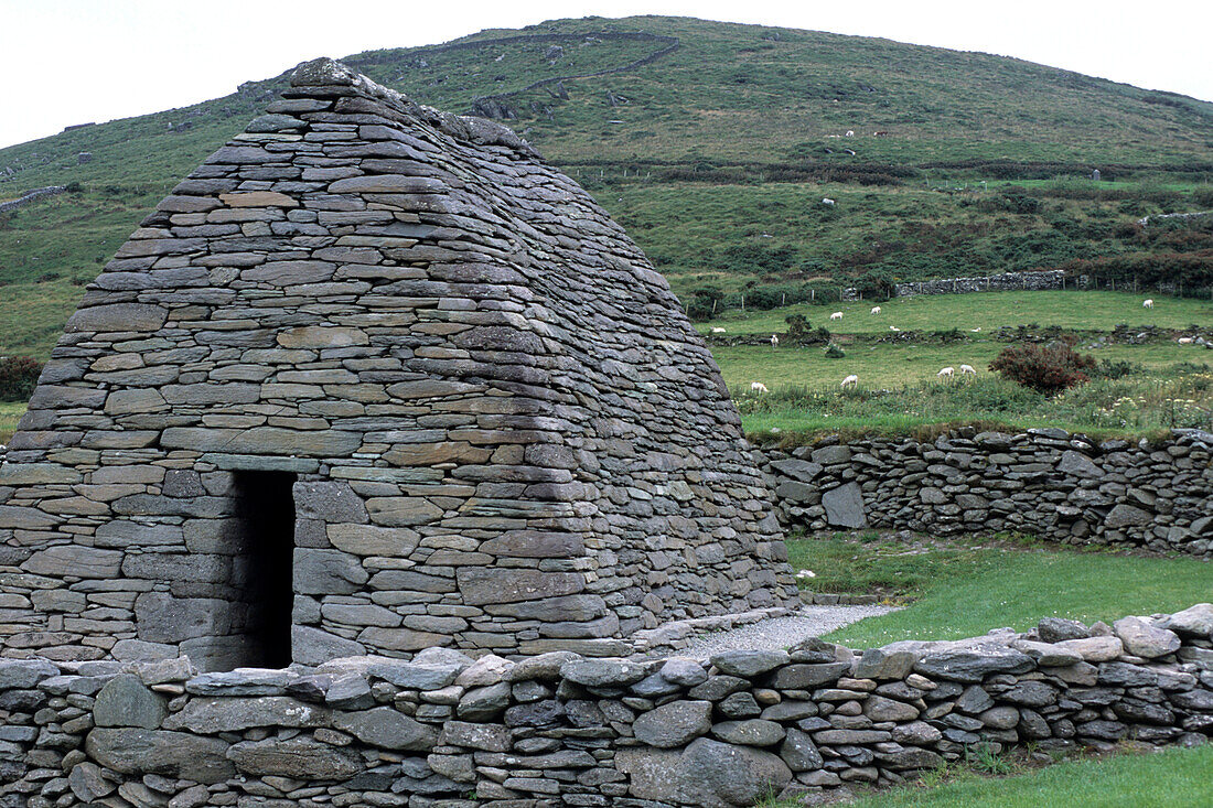 Gallarus Oratory, Dingle Peninsula, near Murreagh, County Kerry, Ireland