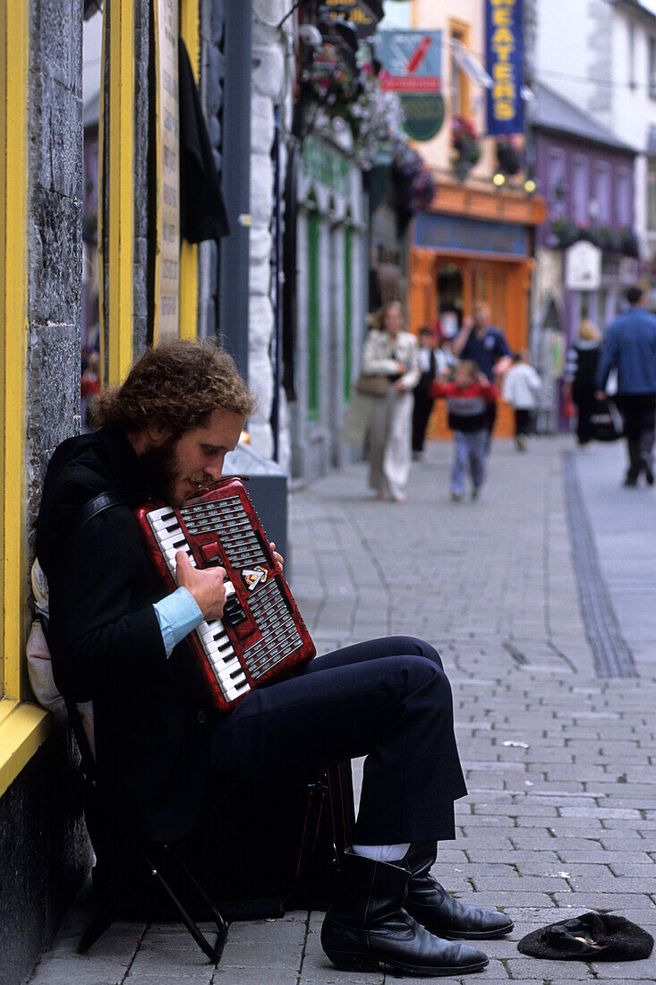 Straßenmusiker auf der Quay Street, Galway, Irland