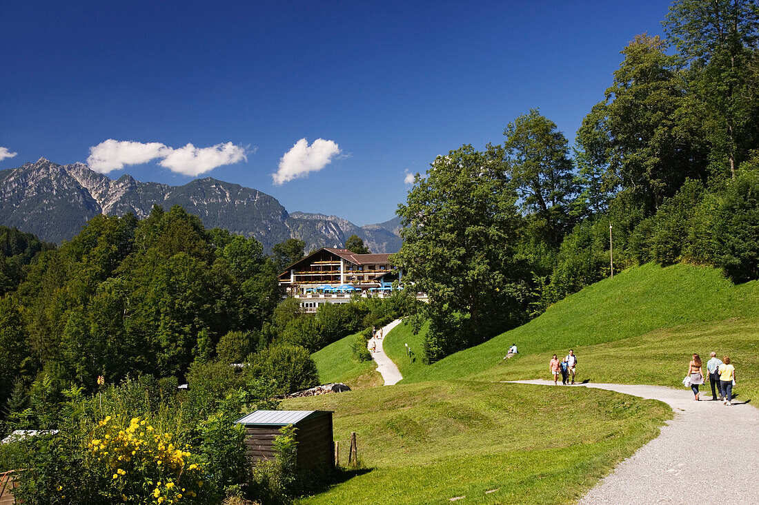 Hikers, Graseck near Garmisch, Upper Bavaria, Bavaria, Germany