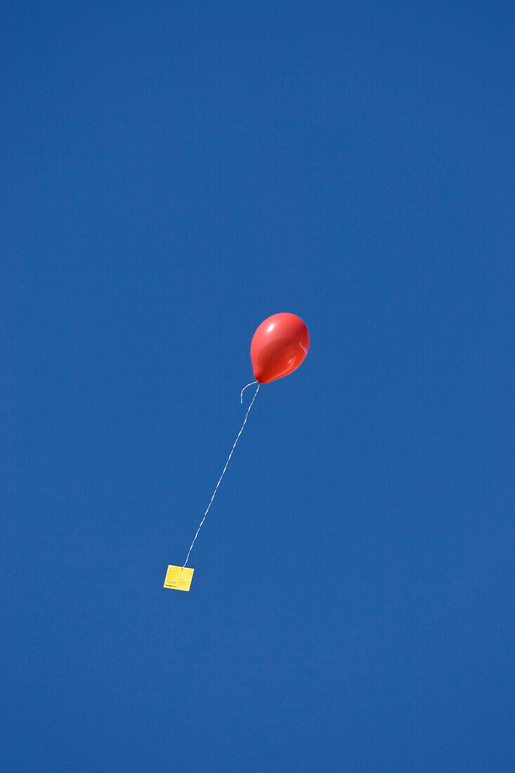 Luftballon mit Postkarte, Deutschland