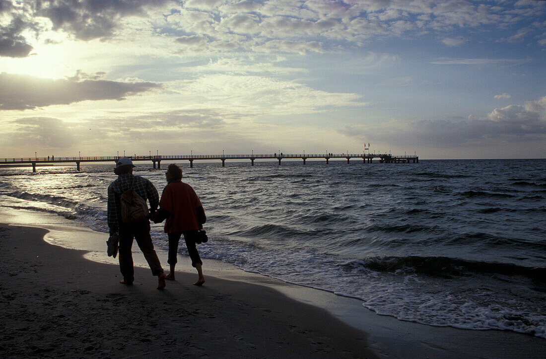 Couple walking along the beach, Baltic sea near Zingst, Mecklenburg-Pomerania, Germany, Europe