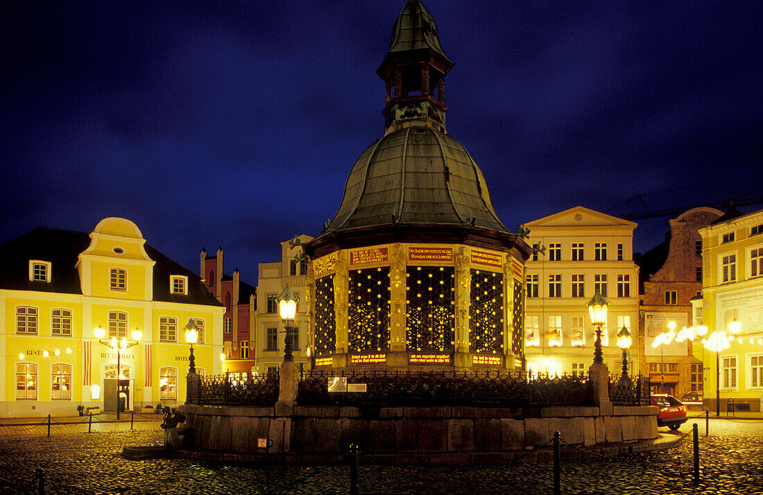 Wismar market square and fountain at night,  Mecklenburg-pomerania, Germany, Europe
