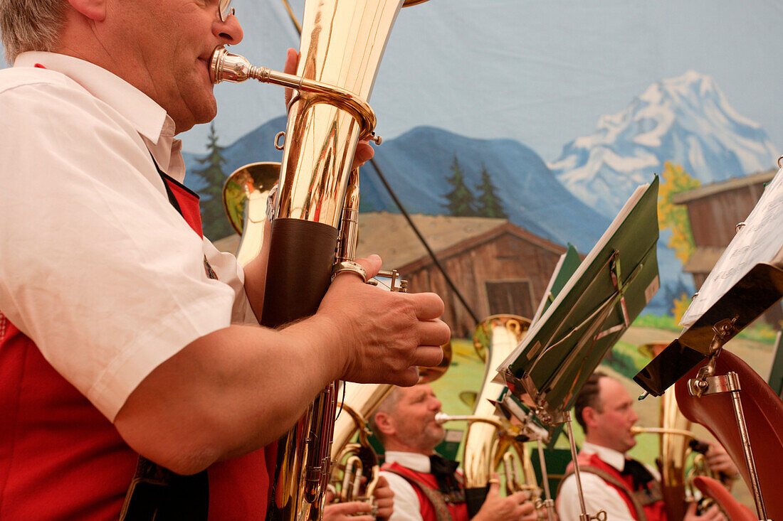 Blaskapelle und Bataillonsfest mit Volksmusik, Lofer, Salzburg, Salzburger Land, Österreich