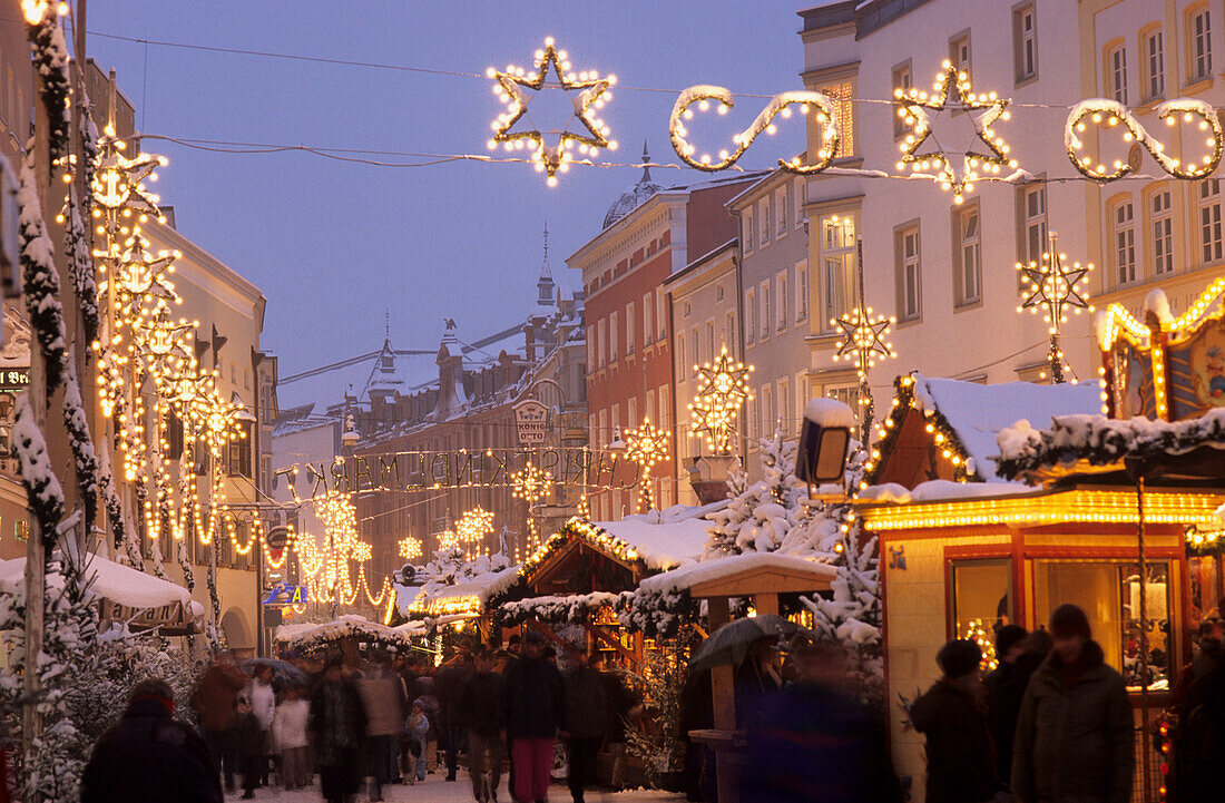 Christmas market in Rosenheim, Chiemgau, Upper Bavaria, Bavaria, Germany