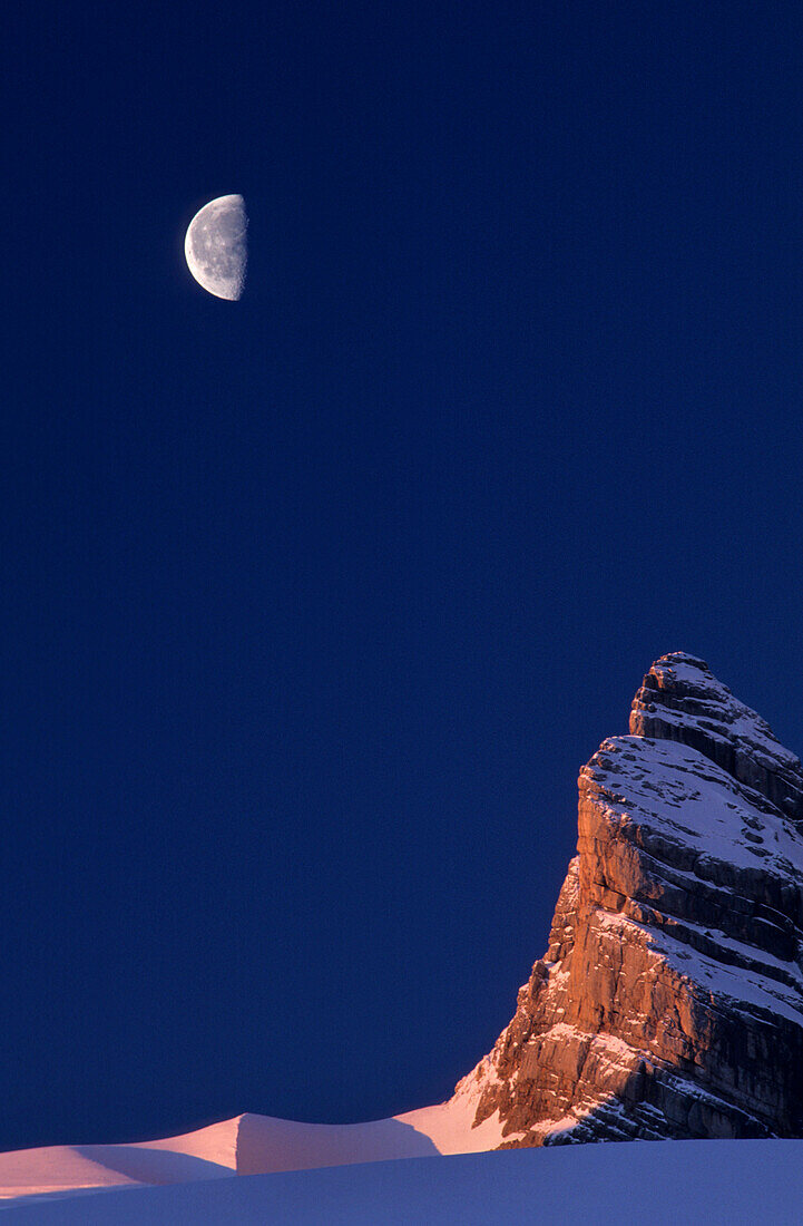 Mond über dem Dirndl, Dachsteingruppe, Oberösterreich, Österreich