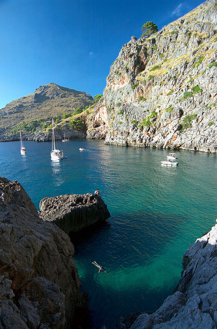 Bucht von Sa Calobra, Segelboote, Mallorca, Balearen, Spanien