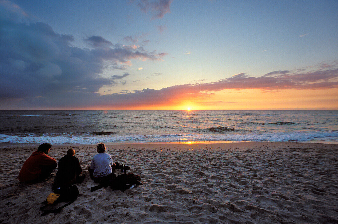 Ostsee-Strand bei Sonnenuntergang, Darss, Mecklenburg-Vorpommern, Deutschland