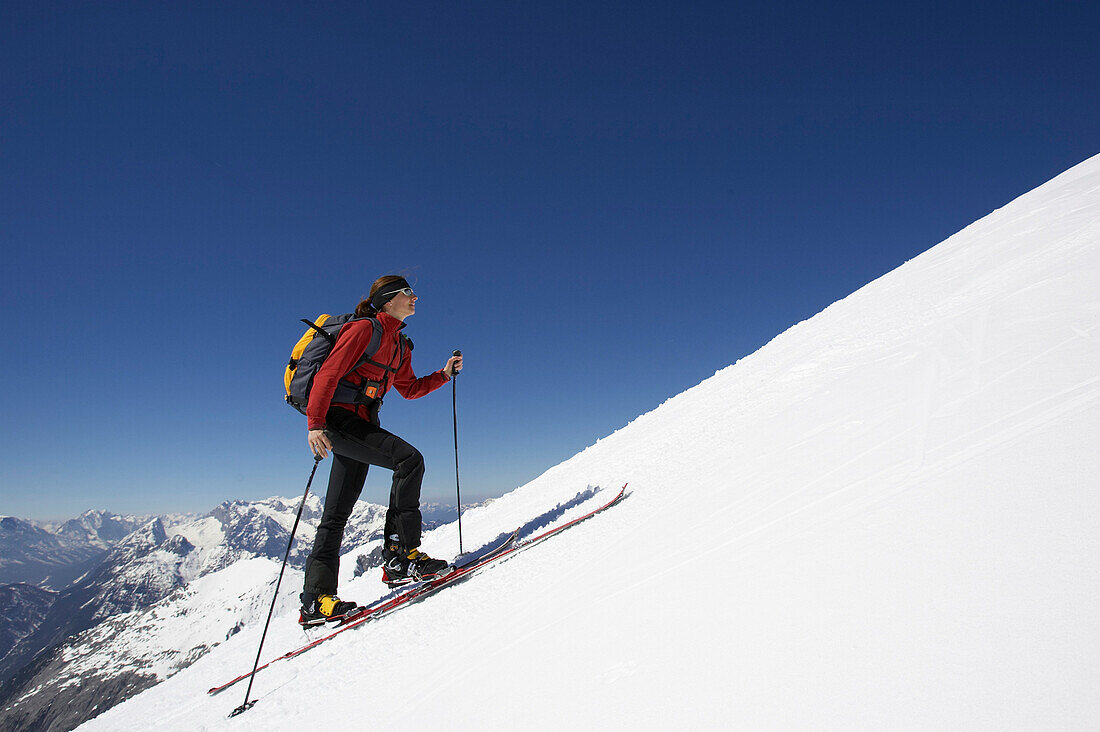 Frau auf eine Skitour, Pleissenspitze, Scharnitz, Österreich