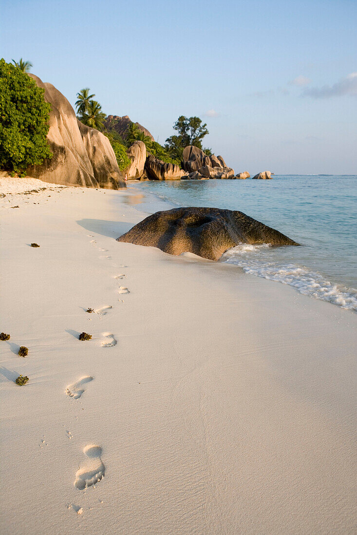 Fußspuren am Anse Source D'Argent Beach, La Digue Island, Seychellen