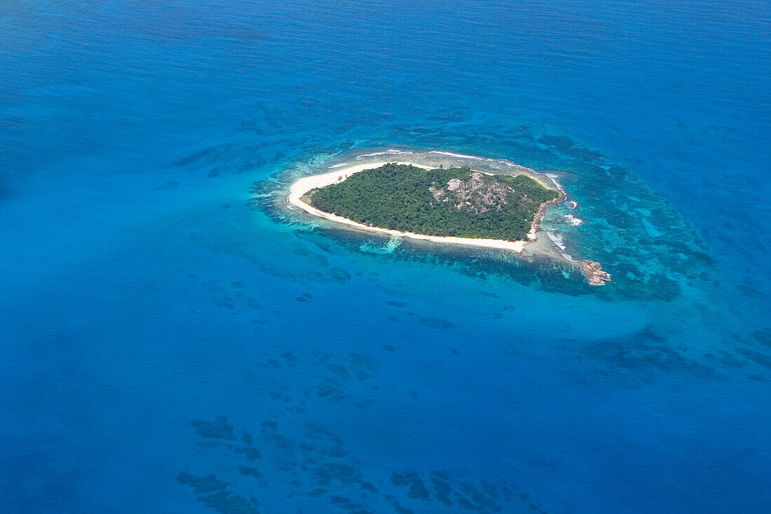 Luftaufnahme von Cousine Island, bei Praslin Island, Seychellen