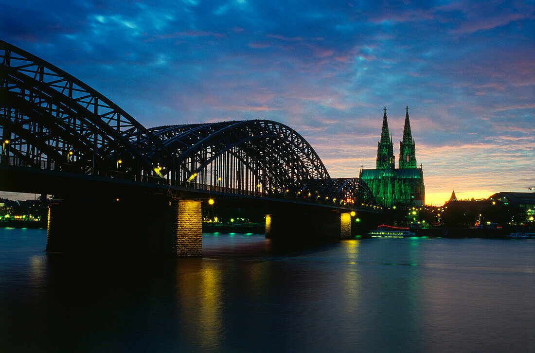 Cologne Cathedral and Hohenzollern Bridge in the eveing, Cologne, North Rhine-Westphalia, Germany
