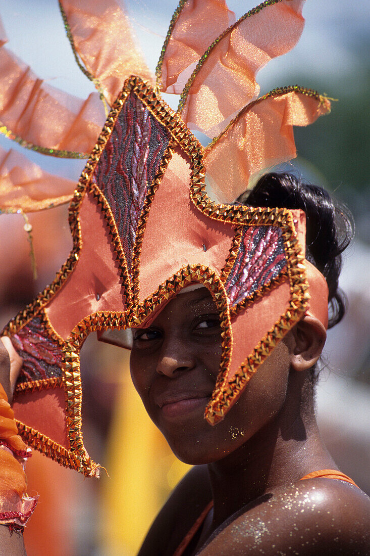 Eine kostumierte Frau, Crop-Over Festival, Bridgetown, Barbados, Karibik