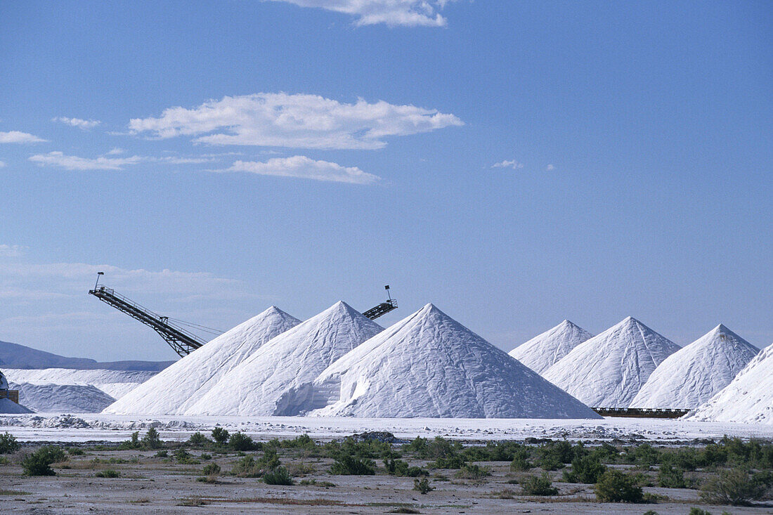Salzberge in einer Salzfabrik, Great Salt Lake Desert, Utah, USA