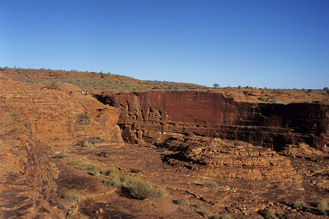 Touristen bei Kings Canyon, Kings Canyon National Park, Northern Territory, Australien