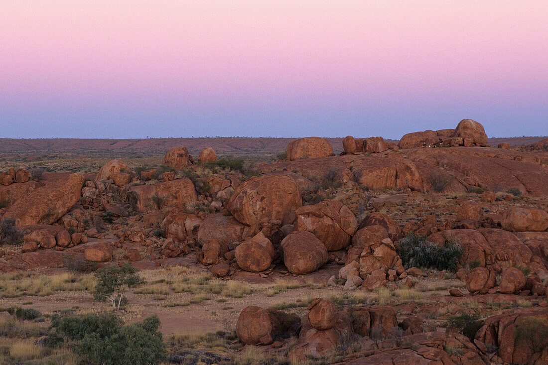 Karlu Karlu in der Morgendämmerung, Devils Marbles, Devils Marbles Conservation Reserve, in der Nähe von Wauchope, Northern Territory, Australien