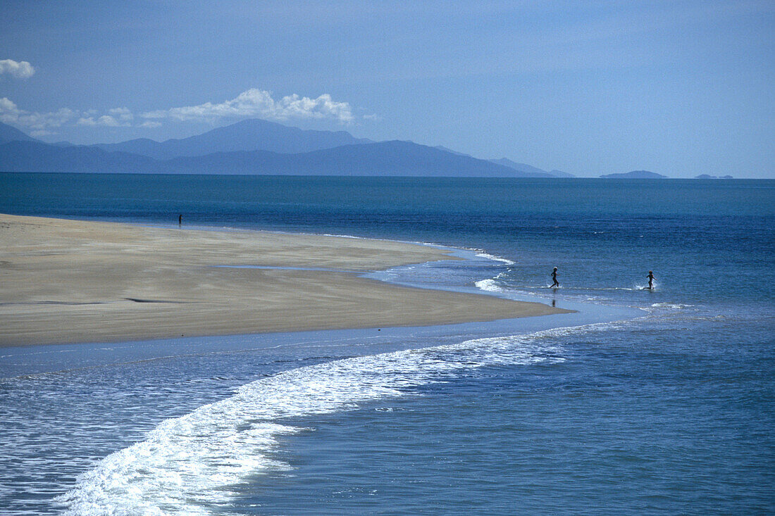 Küstenlandschaft und Strand, in der Nähe von Oak Beach, in der Nähe von Cairns, Queensland, Australien