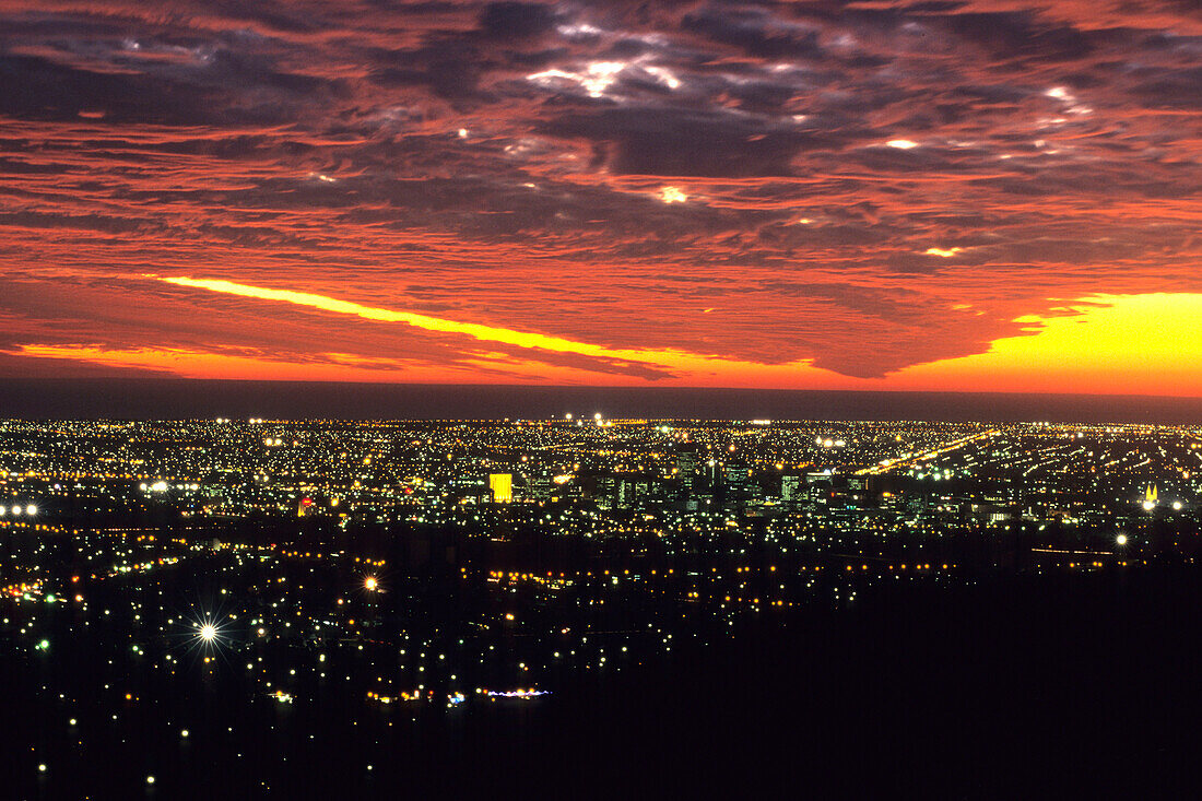Adelaide bei Sonnenuntergang, Adelaide, Südaustralien, Australien