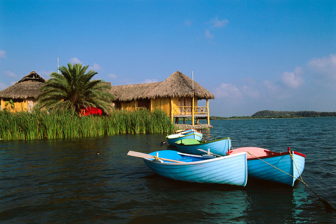 Lagoon suites on the waters edge, Hotelito Desconocido south of Puerto de Vallarta, Mexico
