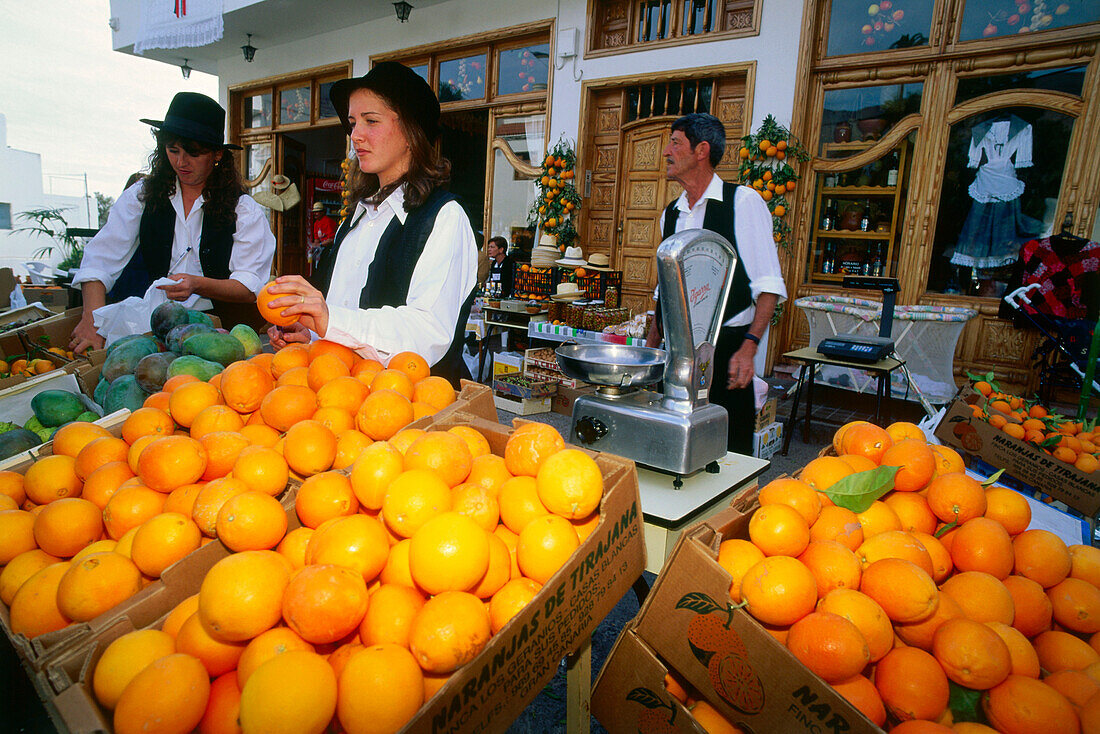 Orange sellers, Santa Lucia, Gran Canaria, Canary Islands, Spain